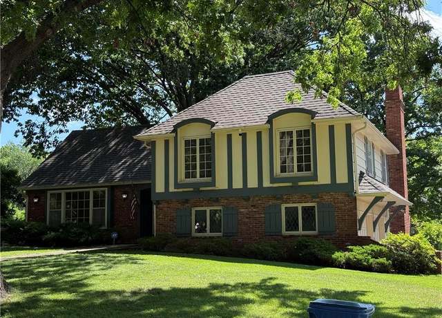 Property at 8117 Granada Rd, Prairie Village, KS 66208, 5 beds, 3.5 baths