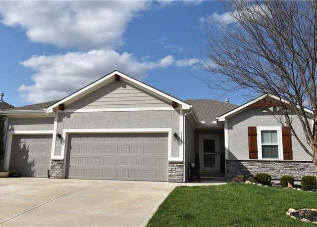 Property at 1910 Creek View Ln, Raymore, MO 64083, 4 beds, 3 baths