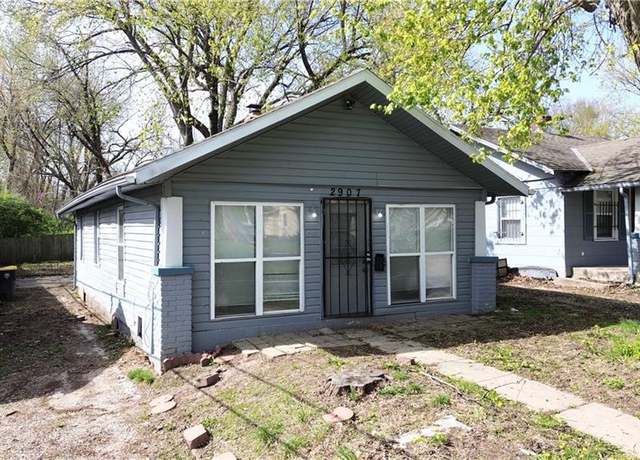 Property at 2907 E 61st St, Kansas City, MO 64130, 2 beds, 1 bath