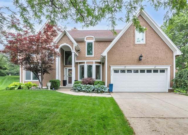 Property at 12313 W 126th St, Overland Park, KS 66213, 4 beds, 4.5 baths