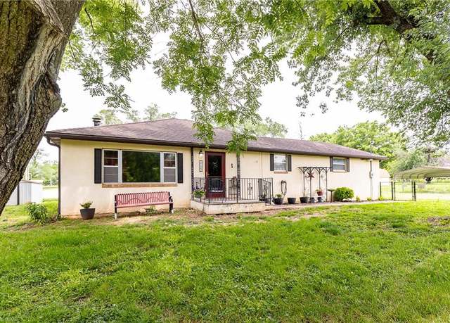 Property at 3722 Robinson Pike Rd, Grandview, MO 64030, 3 beds, 2 baths