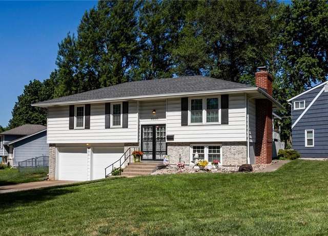 Property at 9300 Fairwood Dr, Kansas City, MO 64138, 3 beds, 1.5 baths