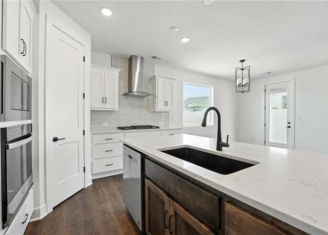 Property at 1660 Grayhawk Dr, Basehor, KS 66007, 3 beds, 2 baths