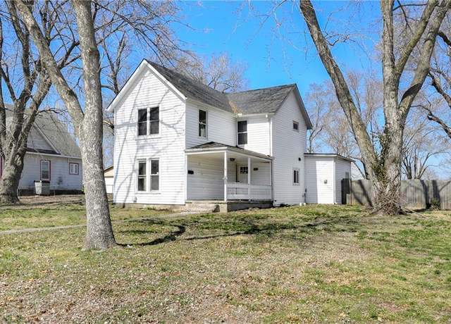 Property at 403 E Market St, Warrensburg, MO 64093, 3 beds, 2 baths