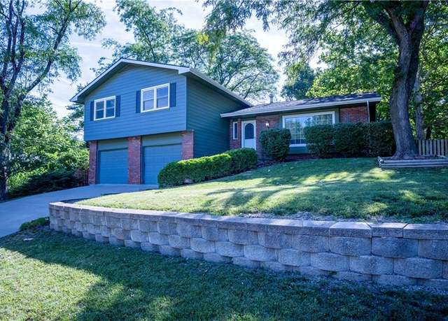 Property at 1104 Crestline Dr, Lawrence, KS 66049, 4 beds, 3.5 baths
