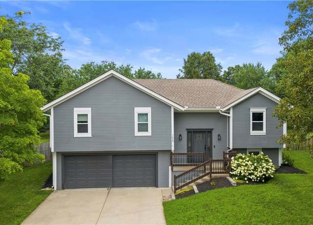 Property at 7938 NW 74th St, Kansas City, MO 64152, 4 beds, 2.5 baths