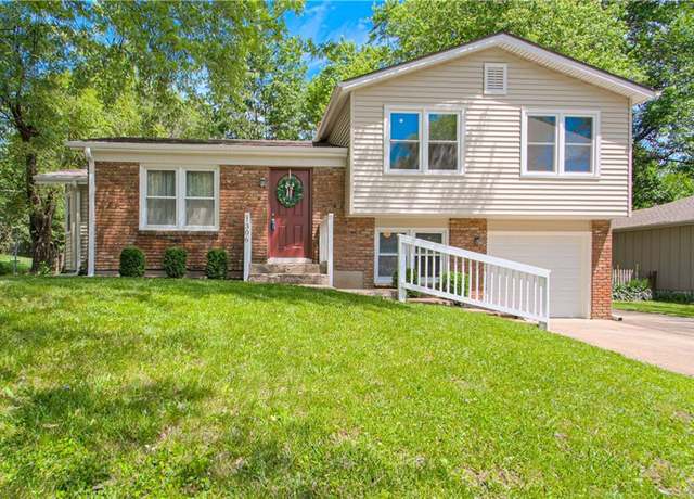 Property at 1306 NE 84th Pl, Kansas City, MO 64155, 3 beds, 2 baths