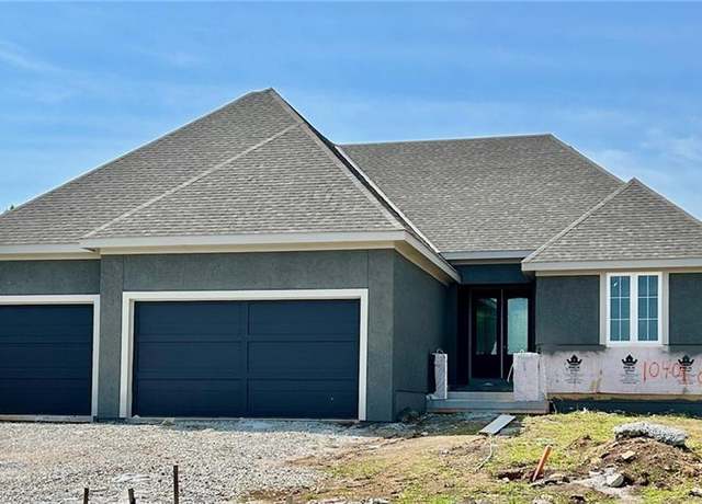 Property at 10401 W 151 Pl, Overland Park, KS 66221, 4 beds, 3 baths