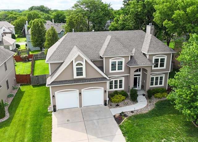 Property at 3832 SW Boulder Dr, Lee's Summit, MO 64082, 6 beds, 5.5 baths