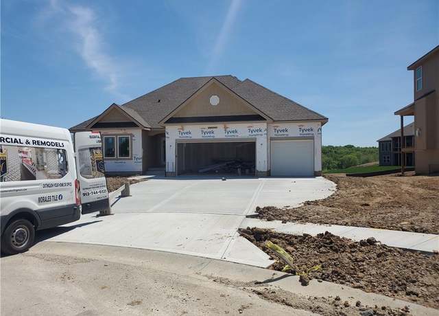 Property at 7009 NE 102nd Ct, Kansas City, MO 64156, 4 beds, 3 baths