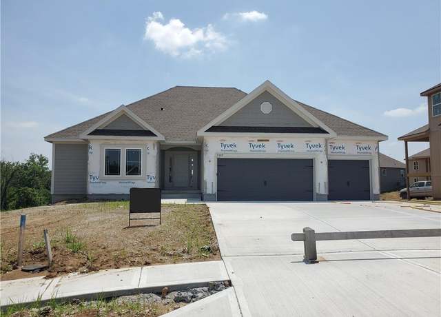 Property at 7009 NE 102nd Ct, Kansas City, MO 64156, 4 beds, 3 baths