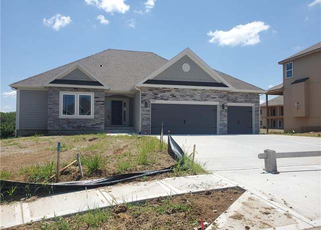 Property at 7009 NE 102nd Ct, Kansas City, MO 64156, 4 beds, 3 baths