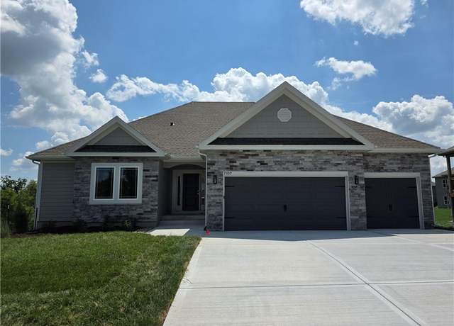 Property at 7009 NE 102nd Ct, Kansas City, MO 64156, 4 beds, 3 baths