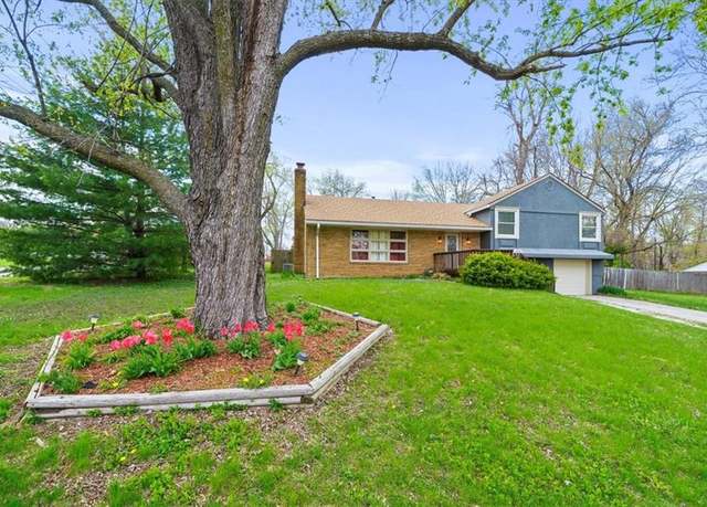 Property at 11040 Poplar Ave, Kansas City, MO 64137, 4 beds, 2 baths