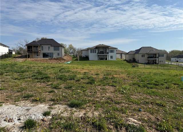 Property at 2609 NE Crestview St, Blue Springs, MO 64029