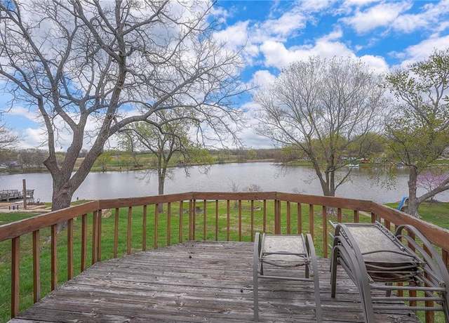 Property at 15953 Gardner Pl, Gardner, KS 66030, 2 beds, 1 bath