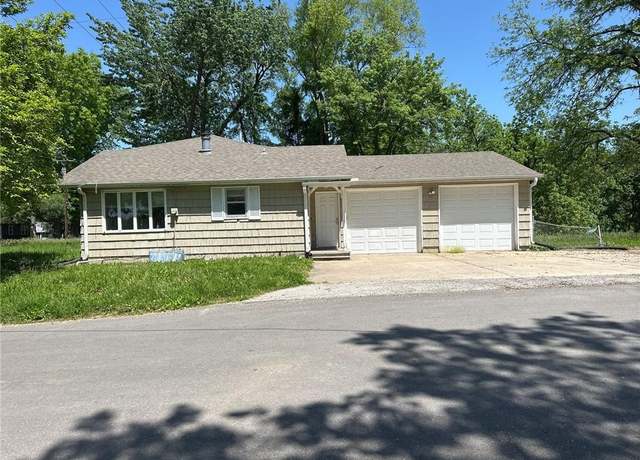 Property at 3333 N 63rd St, Kansas City, KS 66104, 3 beds, 2 baths