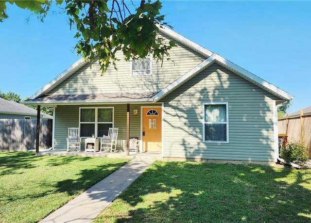 Property at 1707 N Elm St, Pittsburg, KS 66762, 4 beds, 3 baths