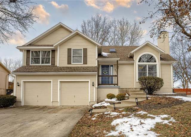 Property at 6232 W 156th St, Overland Park, KS 66223, 4 beds, 3 baths