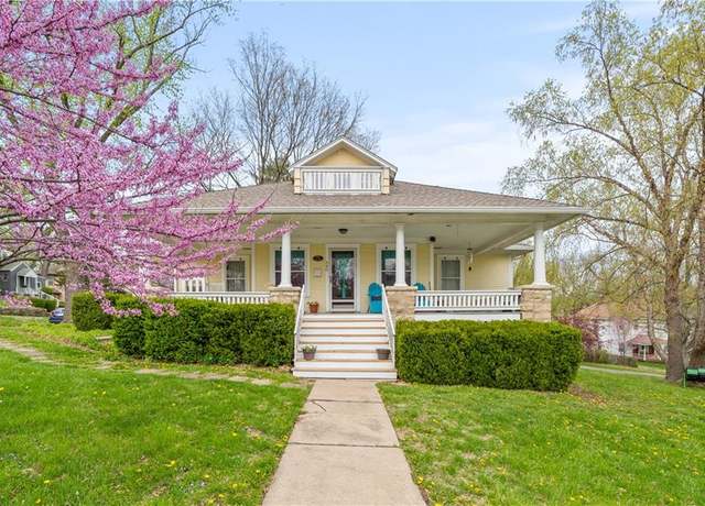 Property at 340 Harrison St, Liberty, MO 64068, 3 beds, 2 baths