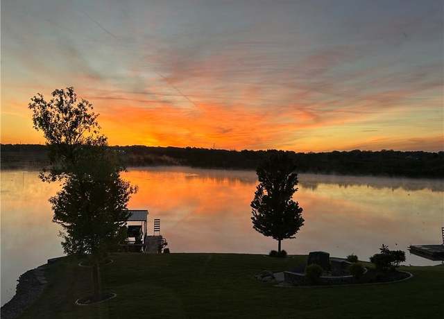 Property at 1415 Kensington Ln, Raymore, MO 64083, 4 beds, 3.5 baths