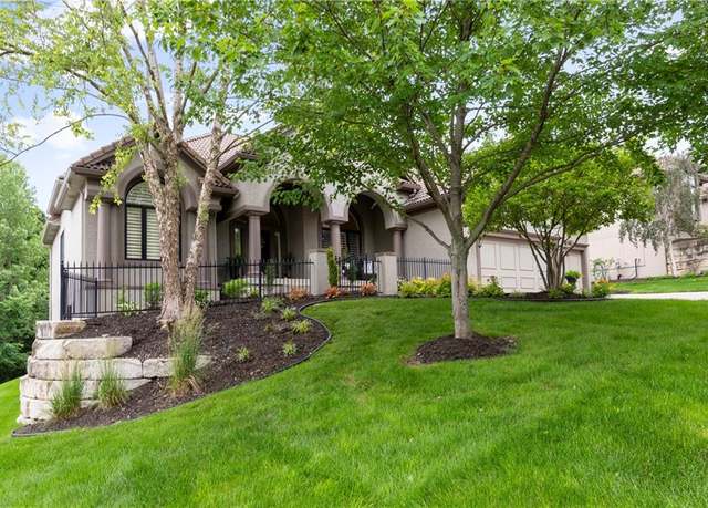 Property at 20401 W 88 St, Lenexa, KS 66220, 4 beds, 3.5 baths