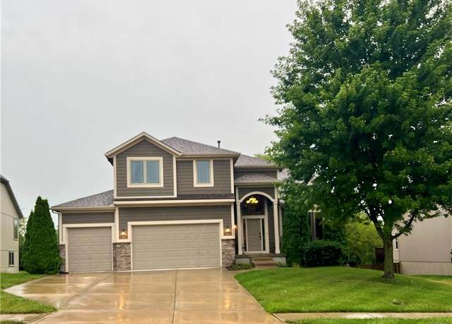 Property at 807 S Franklin St, Raymore, MO 64083, 5 beds, 3.5 baths