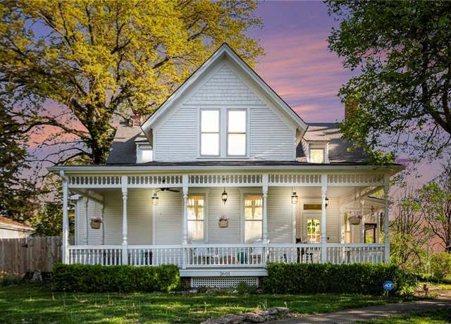 Property at 2601 Jackson St, St Joseph, MO 64507, 4 beds, 2.5 baths
