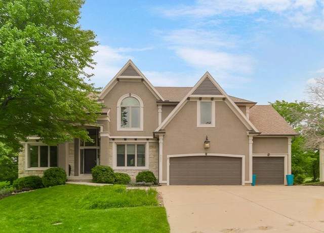 Property at 9233 Redbud Ln, Lenexa, KS 66220, 4 beds, 3.5 baths