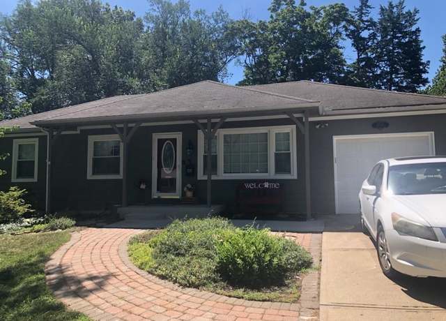 Property at 10513 W 90th St, Overland Park, KS 66214, 3 beds, 2.5 baths