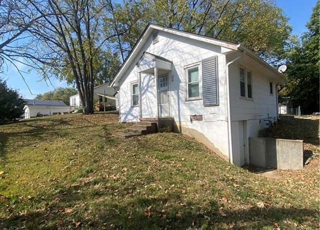 Property at 602 Elm St, Liberty, MO 64068, 2 beds, 1 bath