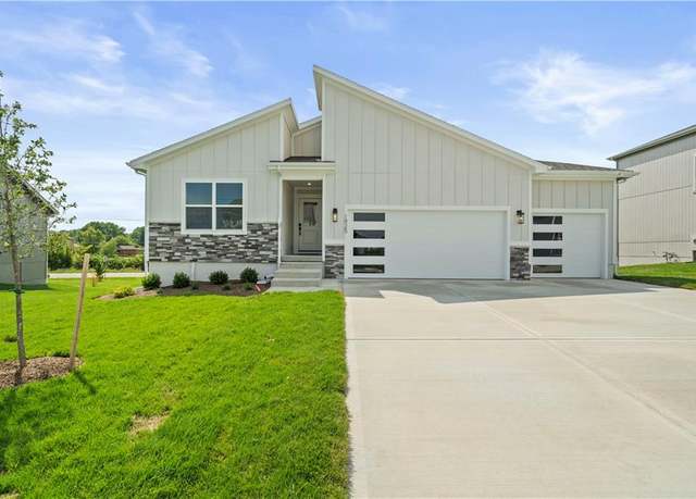 Property at 1925 SW Merryman Dr, Lee's Summit, MO 64082, 3 beds, 3 baths