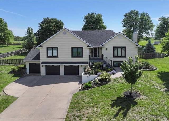 Property at 17700 157th St, Basehor, KS 66007, 4 beds, 3 baths