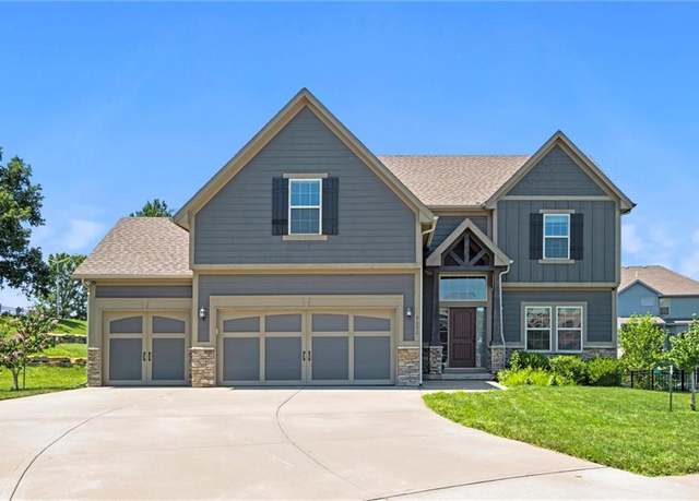 Property at 9602 N Oxford Ct, Kansas City, MO 64157, 4 beds, 2.5 baths