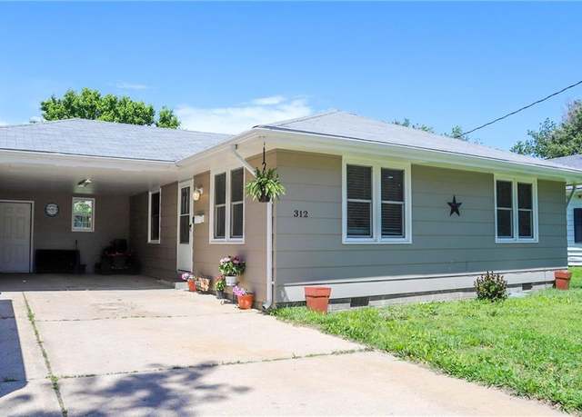 Property at 312 W Pine St, Butler, MO 64730, 3 beds, 1.5 baths