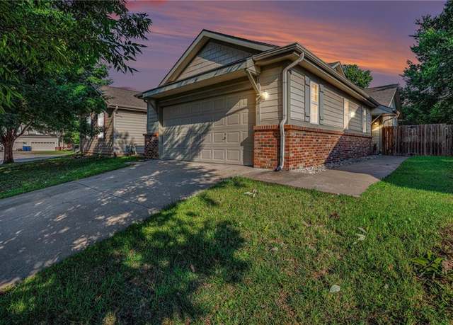 Property at 1470 Legends Cir, Lawrence, KS 66049, 2 beds, 2 baths