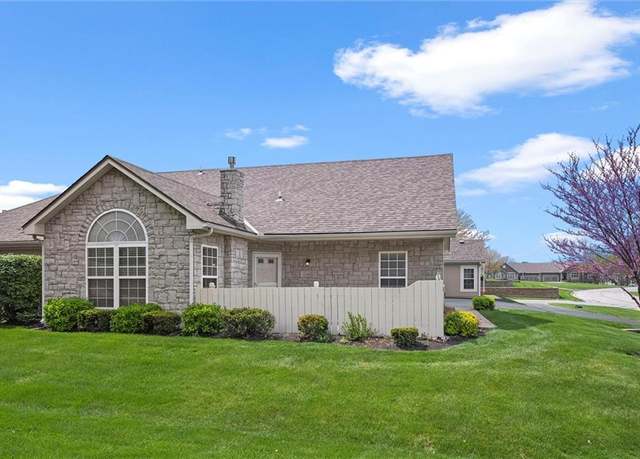 Property at 11186 S Pflumm Rd, Olathe, KS 66215, 3 beds, 2.5 baths
