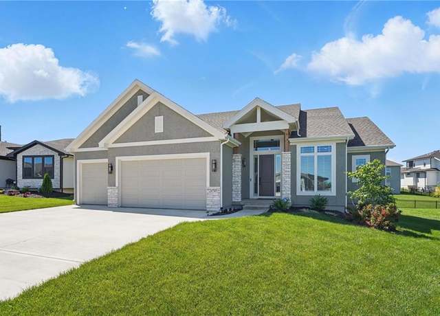 Property at 24765 W 89th Ter, Lenexa, KS 66227, 3 beds, 2.5 baths