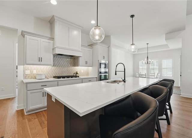 Property at 24765 W 89th Ter, Lenexa, KS 66227, 3 beds, 2.5 baths