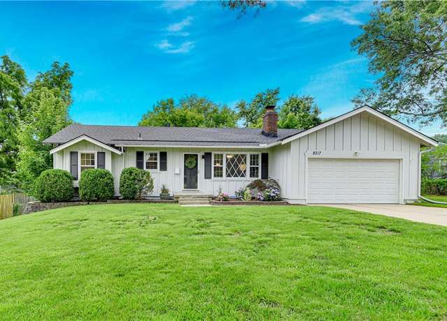 Property at 8217 W 91st Ter, Overland Park, KS 66212, 3 beds, 2.5 baths