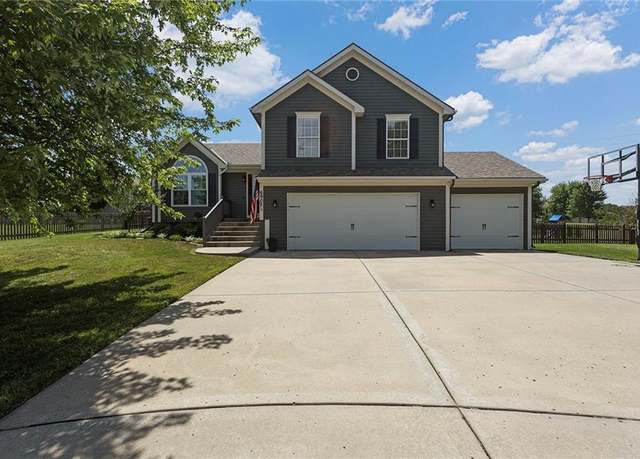Property at 6905 NE 114th Ct, Kansas City, MO 64156, 3 beds, 2.5 baths