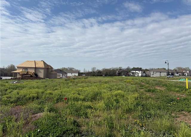 Property at 2700 NE Crestview St, Blue Springs, MO 64029