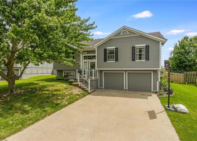 Property at 1501 Cottonwood Dr, Greenwood, MO 64034, 3 beds, 2 baths