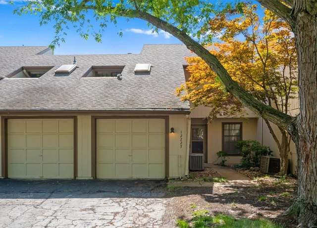 Property at 12227 Charlotte St, Kansas City, MO 64146, 2 beds, 2.5 baths