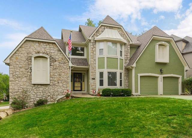 Property at 5633 Oakview St, Shawnee, KS 66216, 4 beds, 4 baths