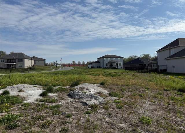 Property at 2701 NE Crestview St, Blue Springs, MO 64029