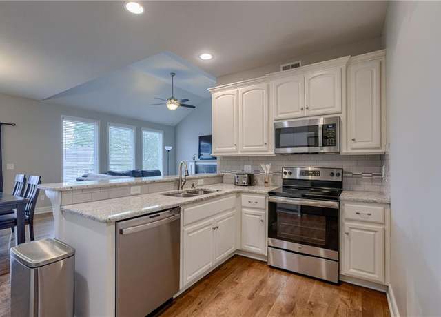Property at 14145 Amanda Ln, Basehor, KS 66007, 3 beds, 2.5 baths