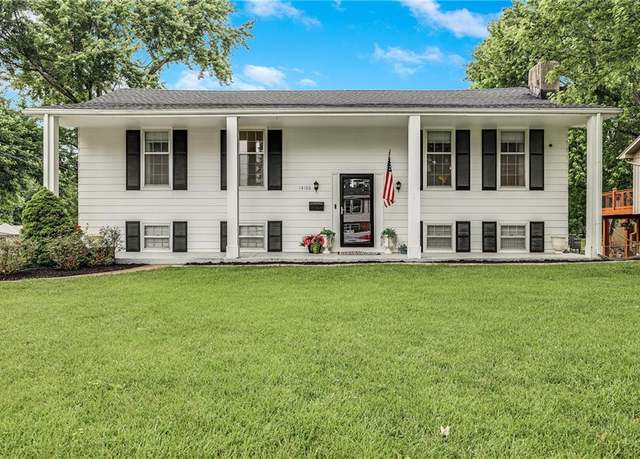 Property at 14106 W 94th Ter, Lenexa, KS 66215, 3 beds, 2.5 baths