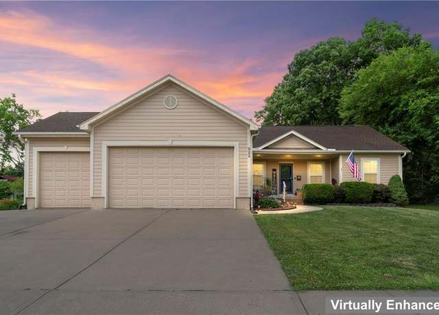 Property at 923 E Myrtle St, Pleasant Hill, MO 64080, 4 beds, 3 baths