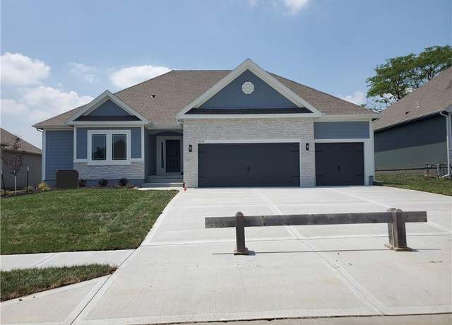 Property at 10216 N Winchester Ave, Kansas City, MO 64156, 4 beds, 3 baths